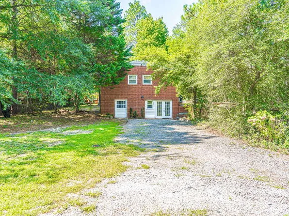 555 N Leak St #B, Southern Pines, NC 28387