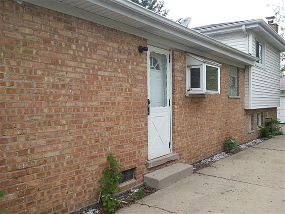 2nd image of 1211 Brookwood St