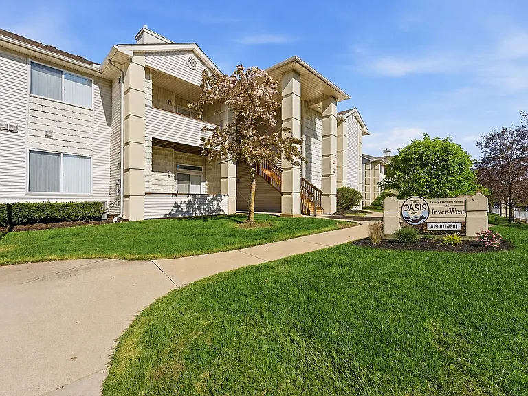 Oasis Apartments — Photo 24