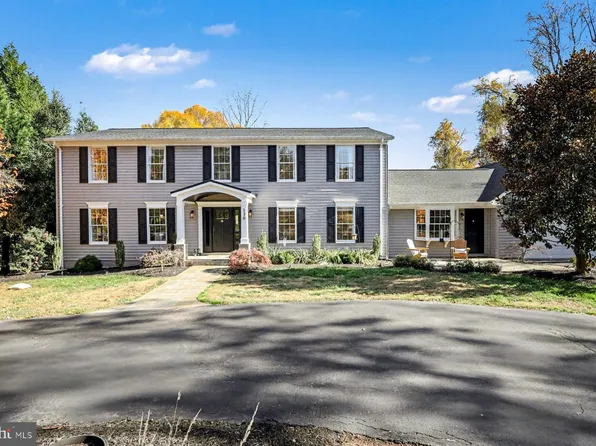 130 Lakeland Dr, Sterling, VA 20164