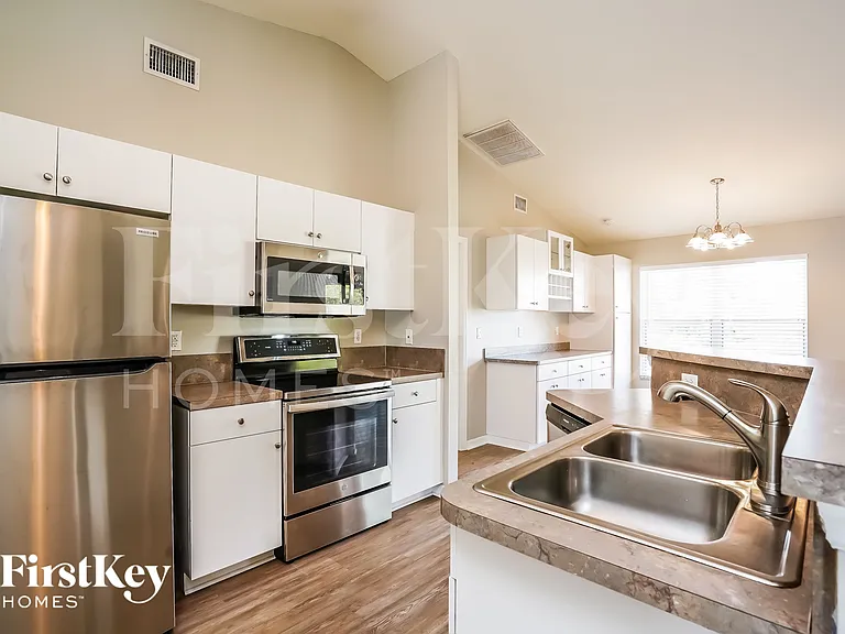 2023 Grayson Ave — Photo 4