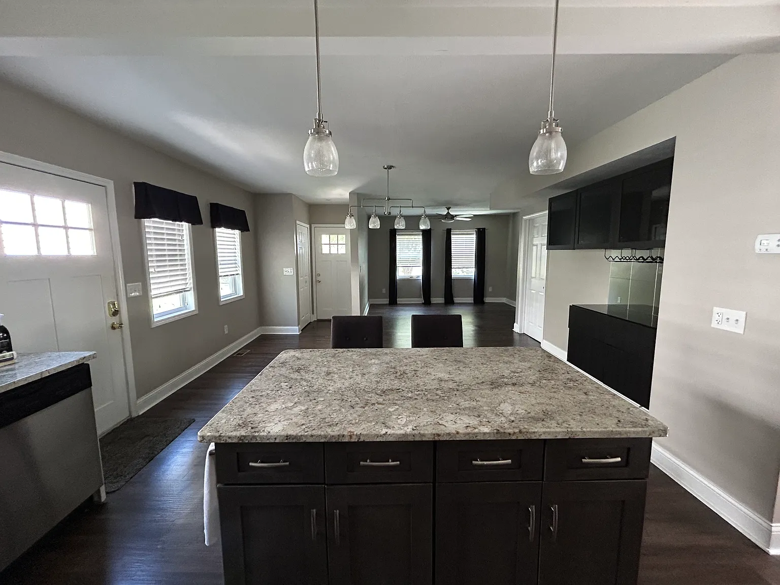 3 bed, 2.5 bath, 1600 sqft, $3,600 — Photo 4