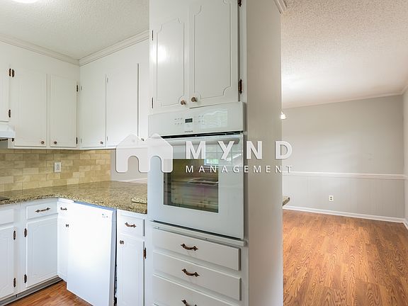 5th image of 2436 Shaw Ave