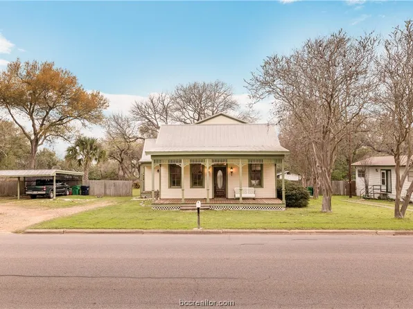 1005 E Tom Green St, Brenham, TX 77833