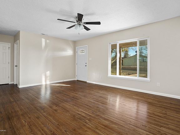 3rd image of 108 W Gladden Dr