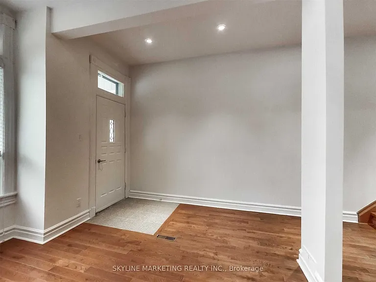 809 Dovercourt Rd #UPPER — Photo 5