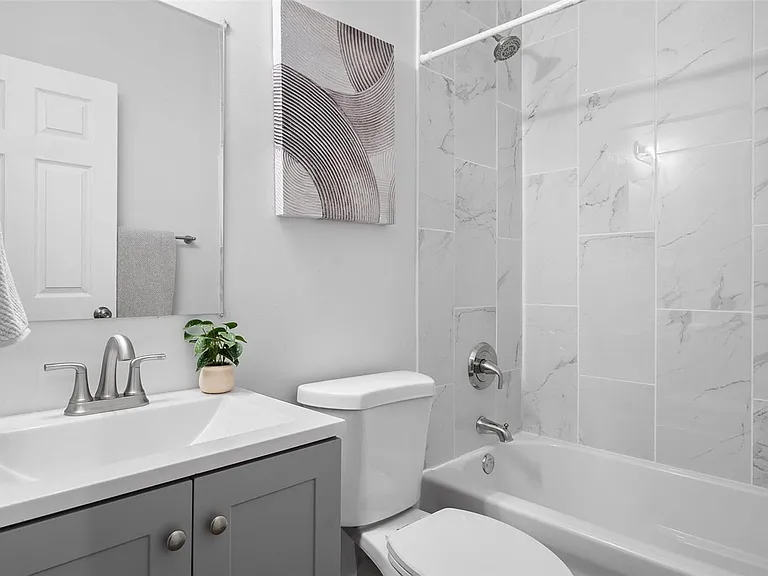 5303 Bancroft Ave #2W — Photo 12