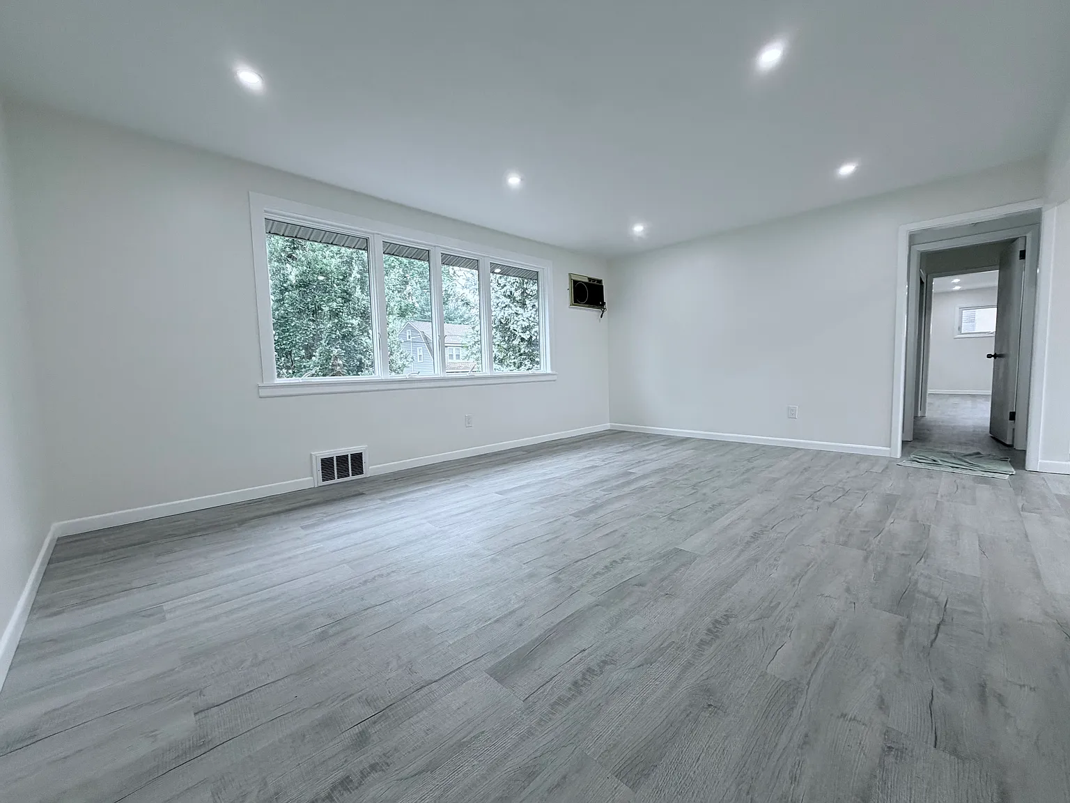 3 bed, 1300 sqft, $3,500 — Photo 4