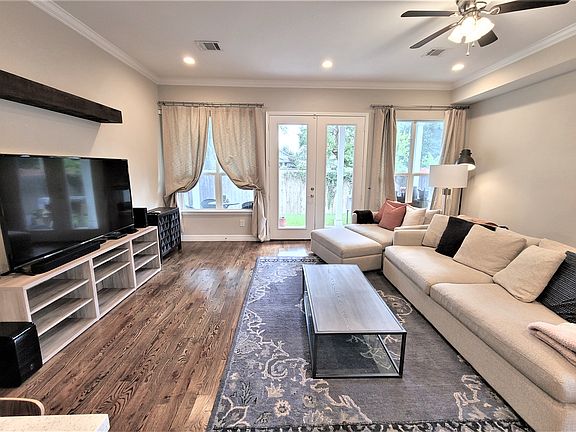 living room_08062021