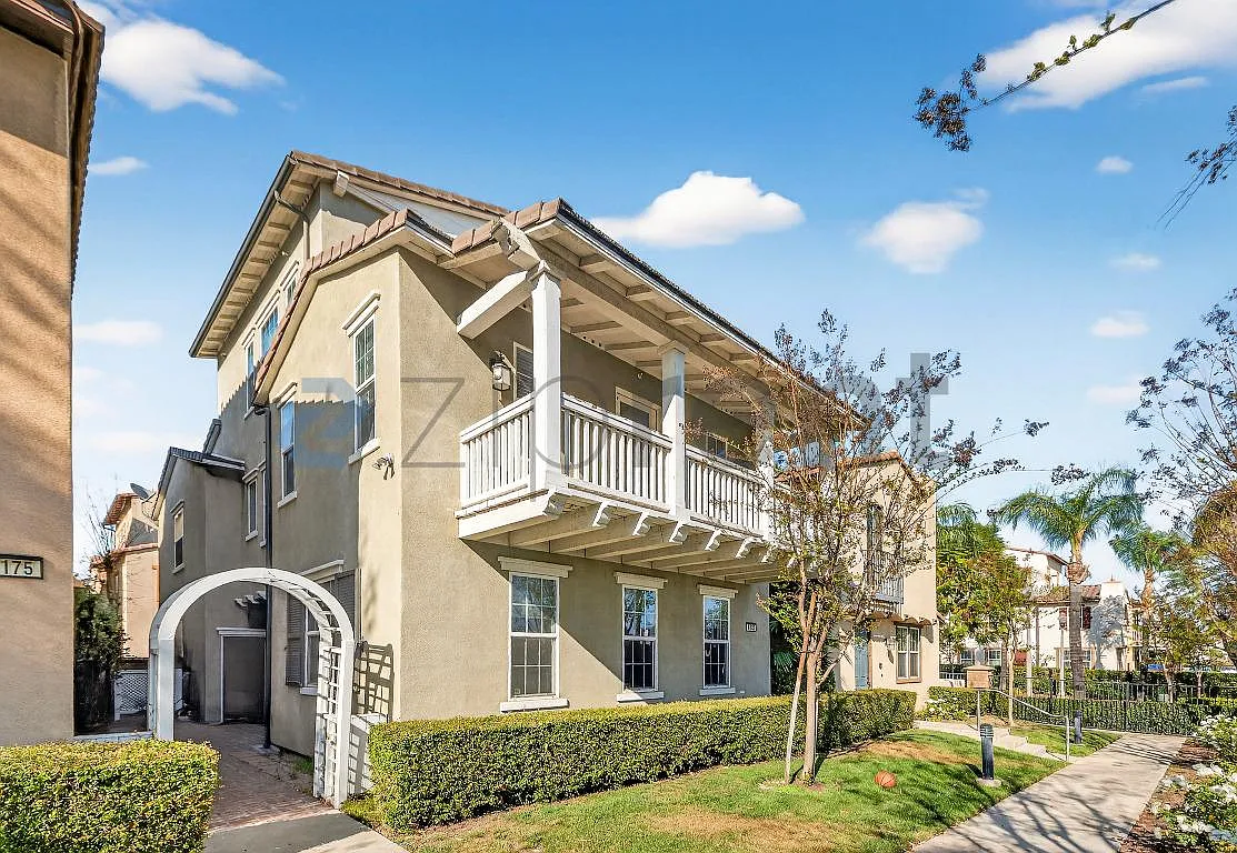 3 bed, 3.5 bath, 2134 sqft, $3,470 — Photo 1