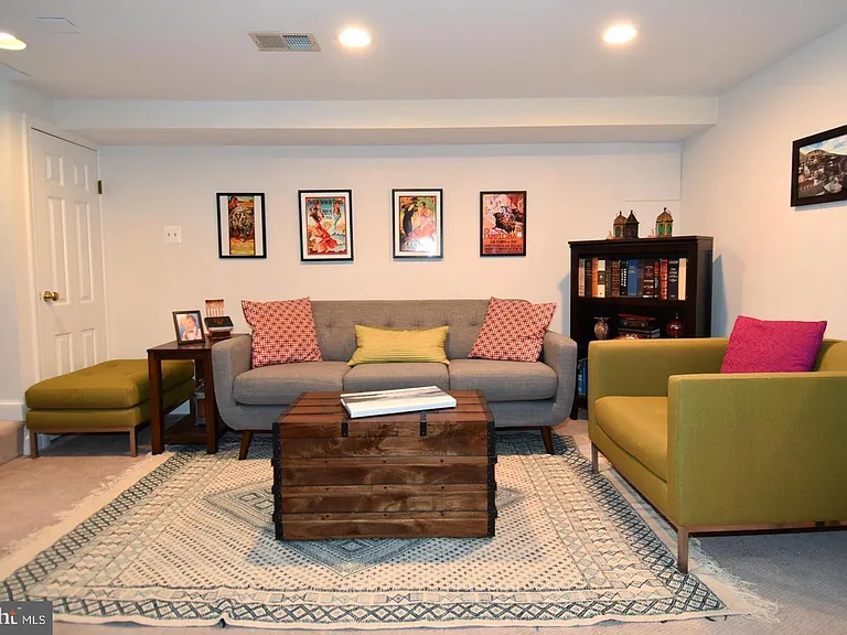 710 W View Ter — Photo 44