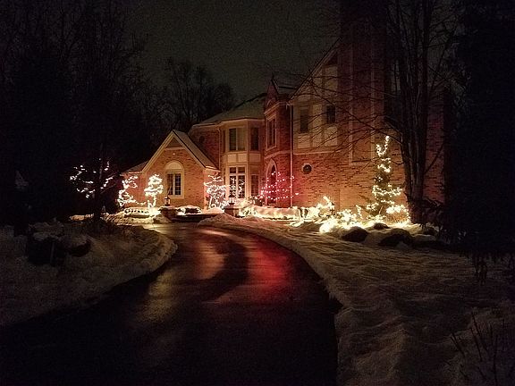 3rd image of 910 Wellsley Ct