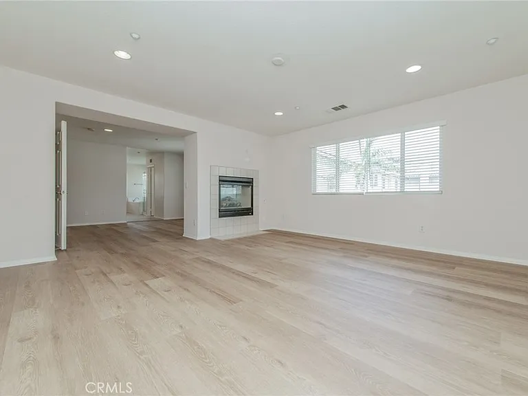 16432 Landmark Dr — Photo 30