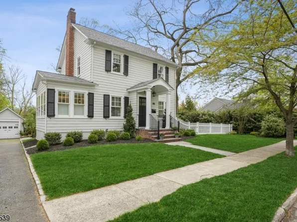 121 Center Ave, Chatham Boro, NJ 07928