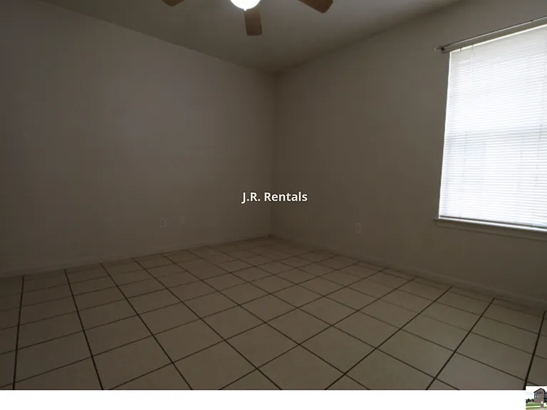 5211 James Loop — Photo 24