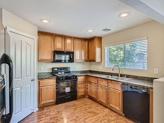 5th image of 6037 Sierra Lakes St
