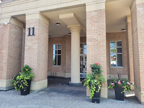 11 Thorncliffe Park Dr #607, Toronto, ON M4H 1P3