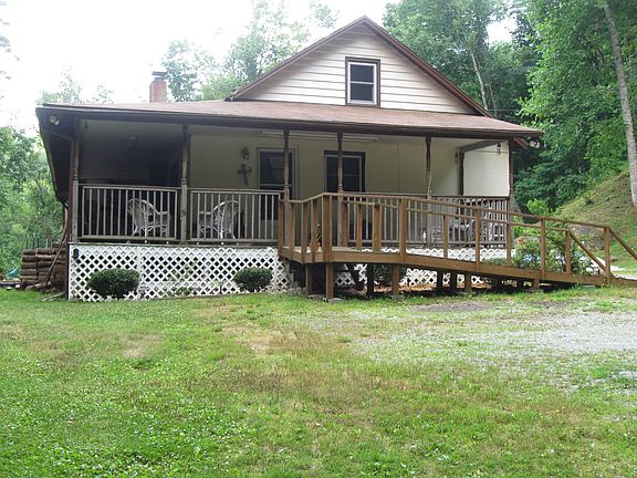 front area w/ wheelchair acc