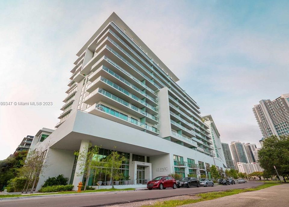 1st image of 1600 SW 1st Ave APT 811