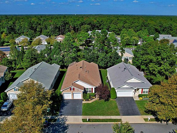 2nd image of 15 Marlowe Ct