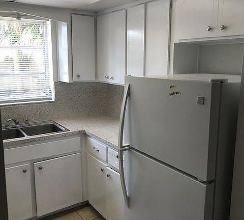 2nd image of 1019 NW 30th Ct APT 9