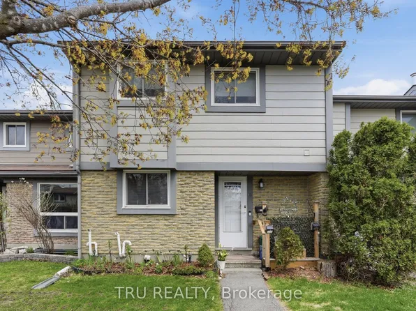 2336 Orient Park Dr E #16, Ottawa, ON K1B 4N5