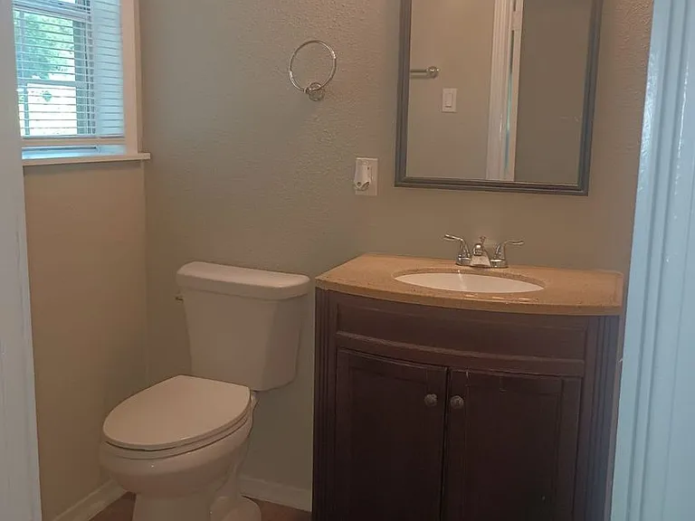 9026 Lake Forest Blvd — Photo 9