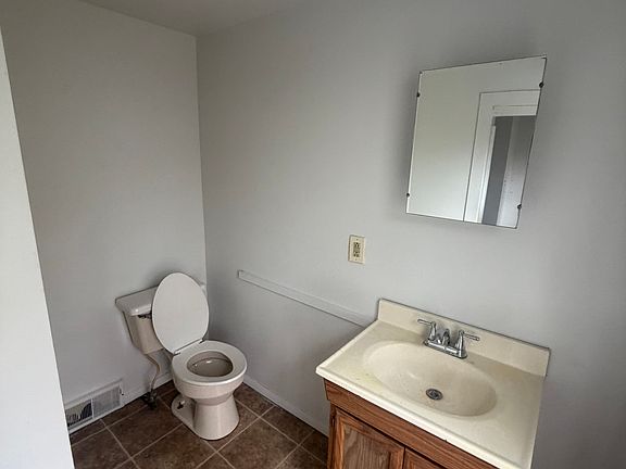 4th image of 1016 E Lake Rd #1B
