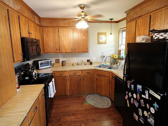 5th image of 152 Whitwood Cir