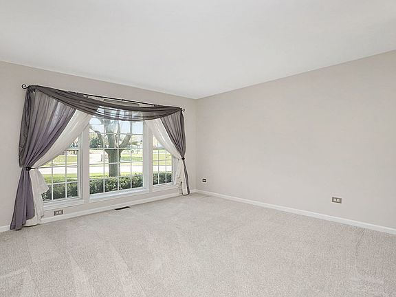 5th image of 1808 Country Hills Dr