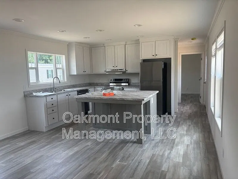 3 bed, 2.0 bath, 1056 sqft, $1,225 — Photo 2