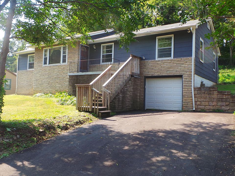 1st image of 131 SW Larry Dr