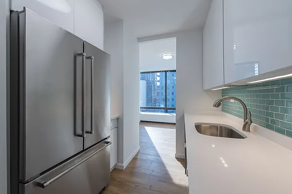 Rented by Solow Realty | media 12