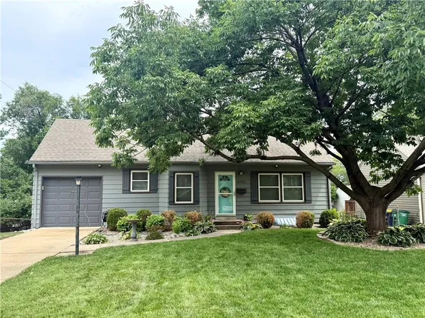 4935 Juniper St, Mission, KS 66205