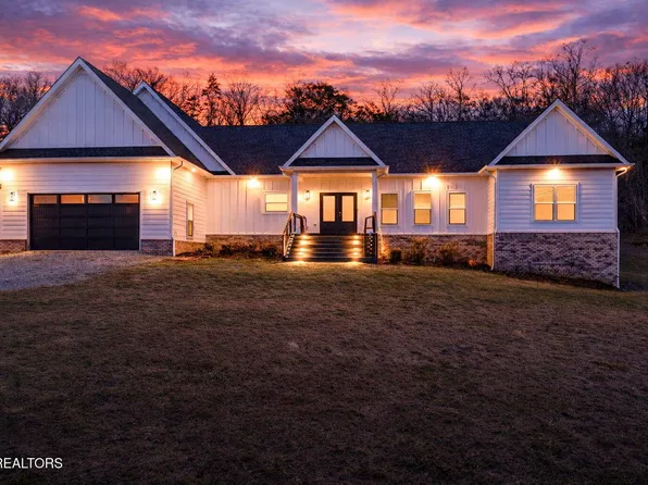 916 Zirkle Rd, Dandridge, TN 37725