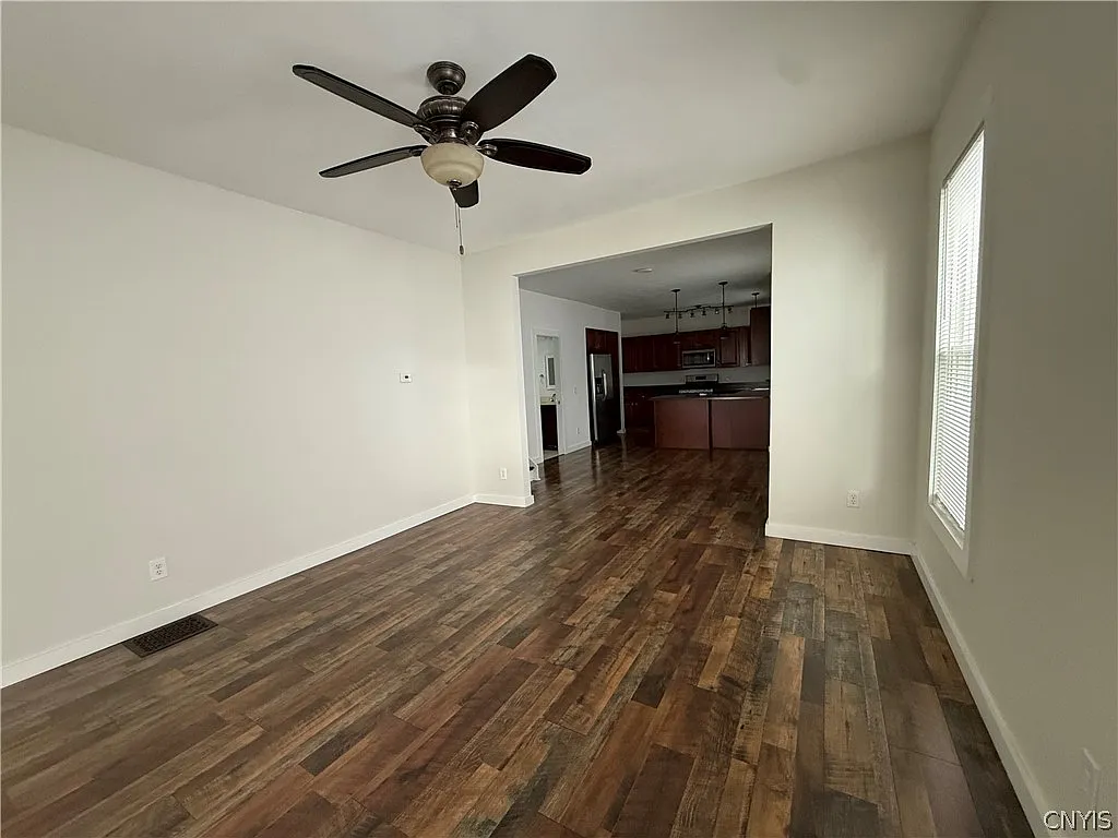 4 bed, 2.5 bath, 1635 sqft, $2,600 — Photo 2