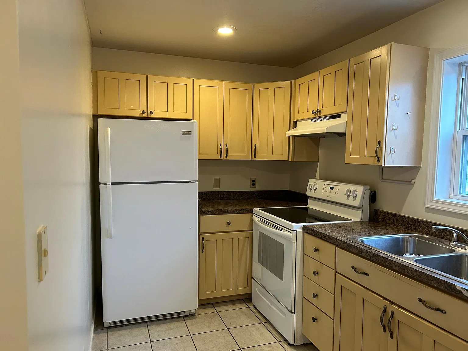 2 bed, $875 — Photo 2
