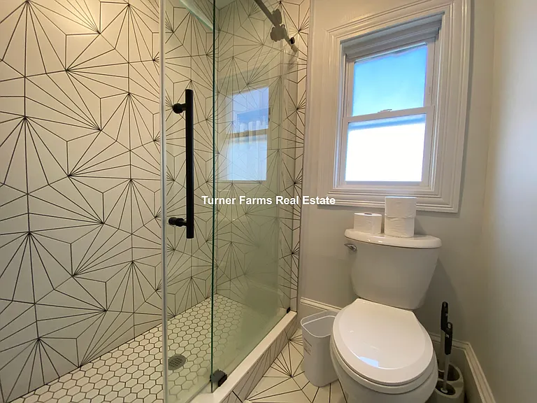 256 Main St — Photo 15