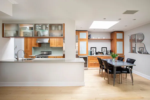 Rented by Keller Williams NYC | media 36