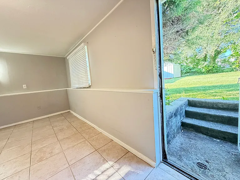 1030 Lakemont Rd — Photo 32