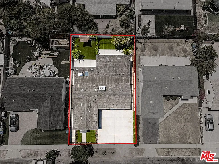 7935 Zelzah Ave — Photo 21
