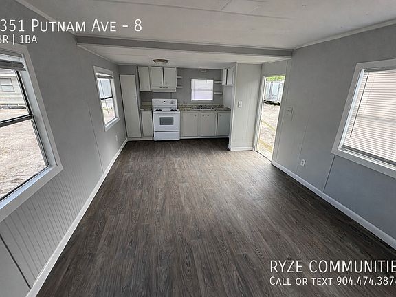 3rd image of 4351 Putnam Ave #8