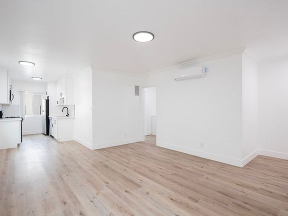 2nd image of 748 N Hudson Ave #7