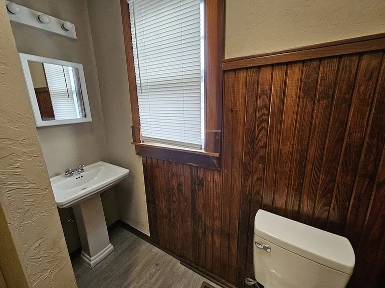 2915 N Harvey Pkwy — Photo 27
