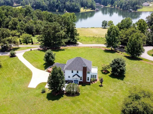 20 Shoreline Dr, Jefferson, GA 30549