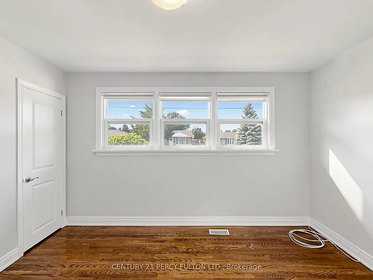 25 Kenwood Cres — Photo 14