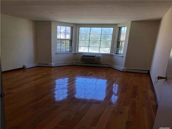 4th image of 20720 Jordan Dr