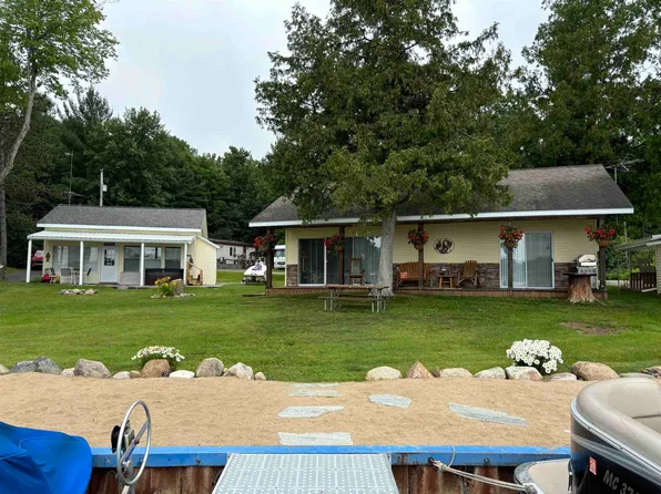 557 N Scott Dr, Farwell, MI 48622