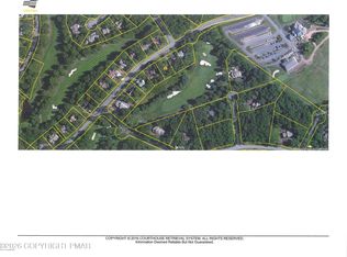 100 Wolf Hollow Rd, Lake Harmony, PA