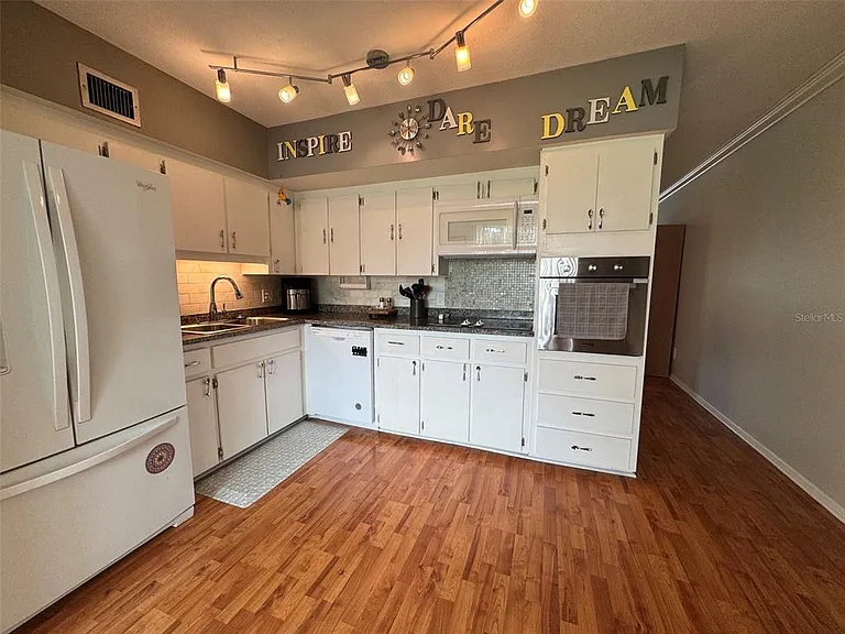2040 World Parkway Blvd #34 — Photo 6